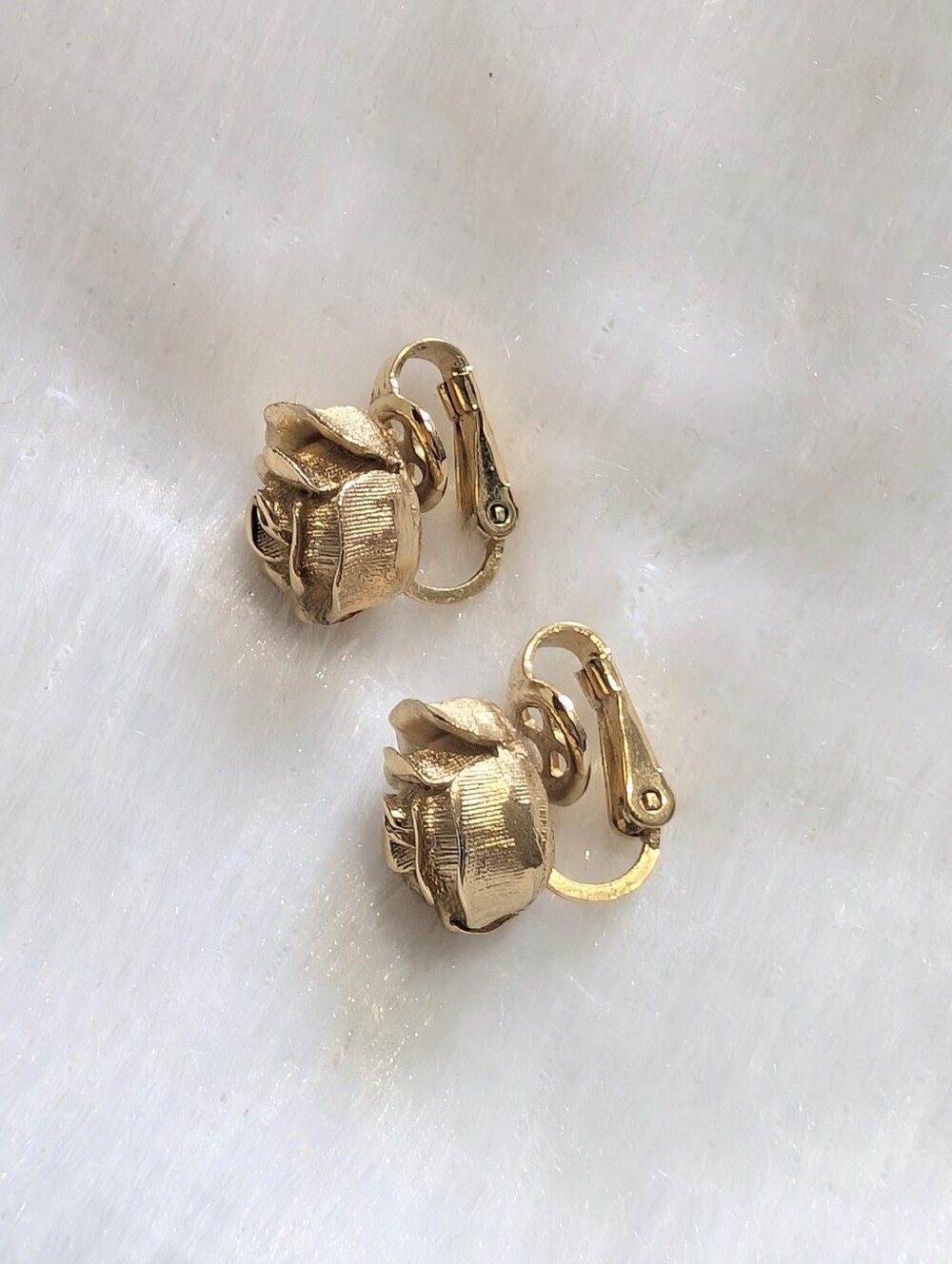 60s Crown Trifari Gold Tone Rose Shaped Clip On MCM Vtg Costume Earrings - Picture 3 of 7